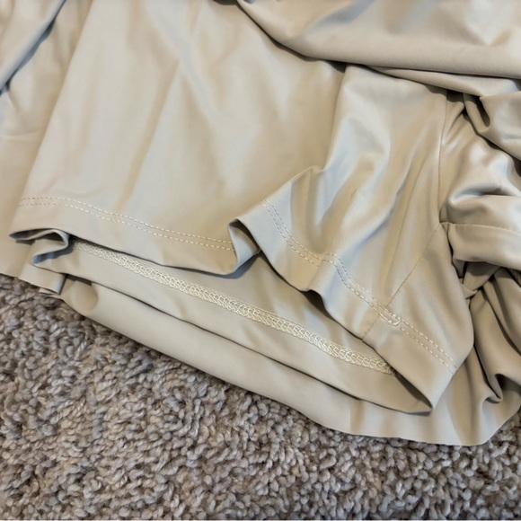 Wishlist Cream Colored Flutter Style Shorts - Picture 3 of 4